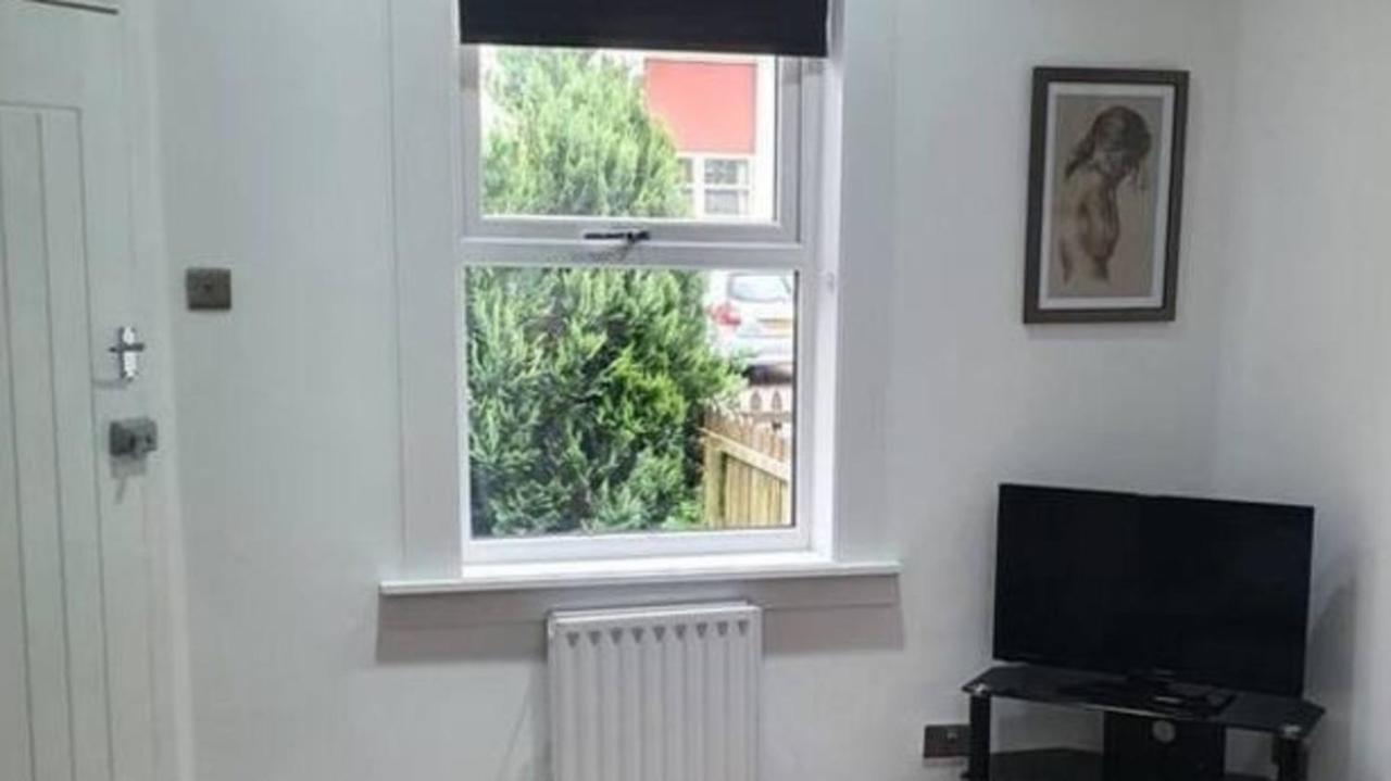 Charming 1-Bed Apartment In Peebles Bagian luar foto